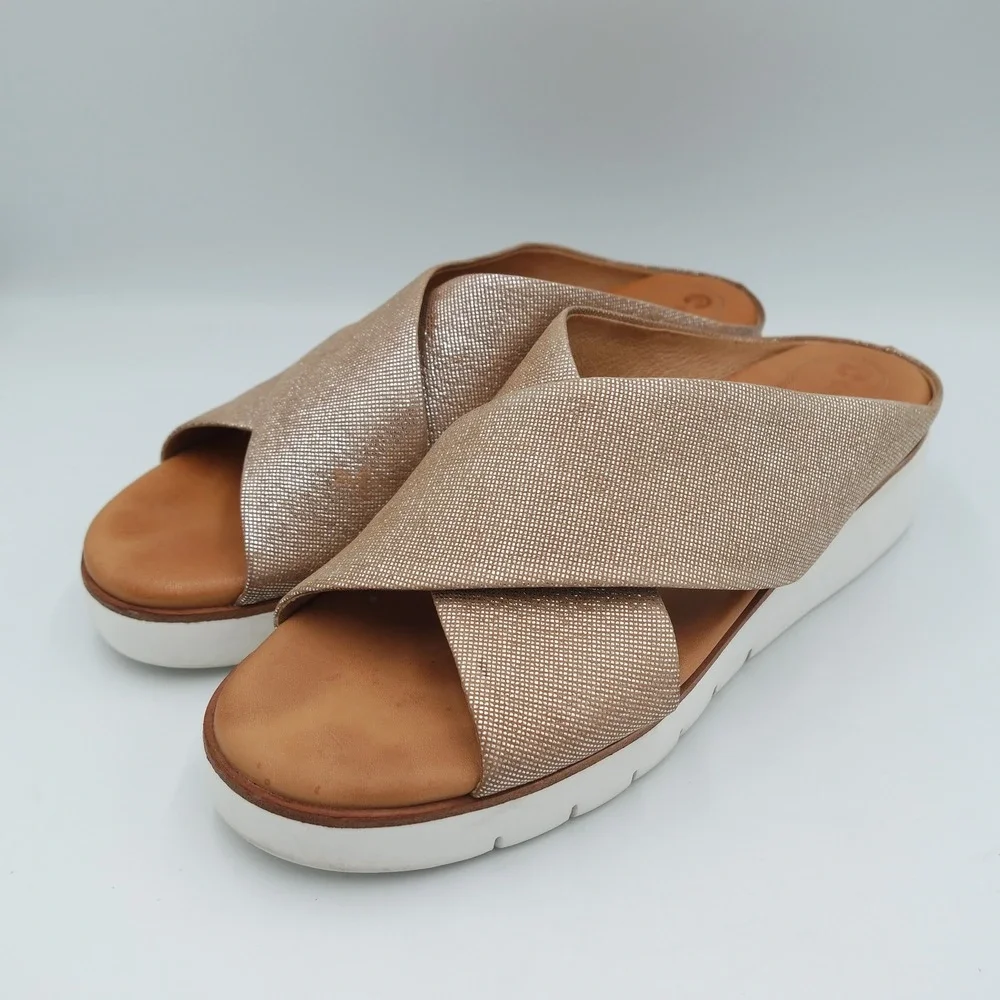 Corso Como Bilanka Womens Rose Gold Metallic Wedge Slide Sandals Size 10M
